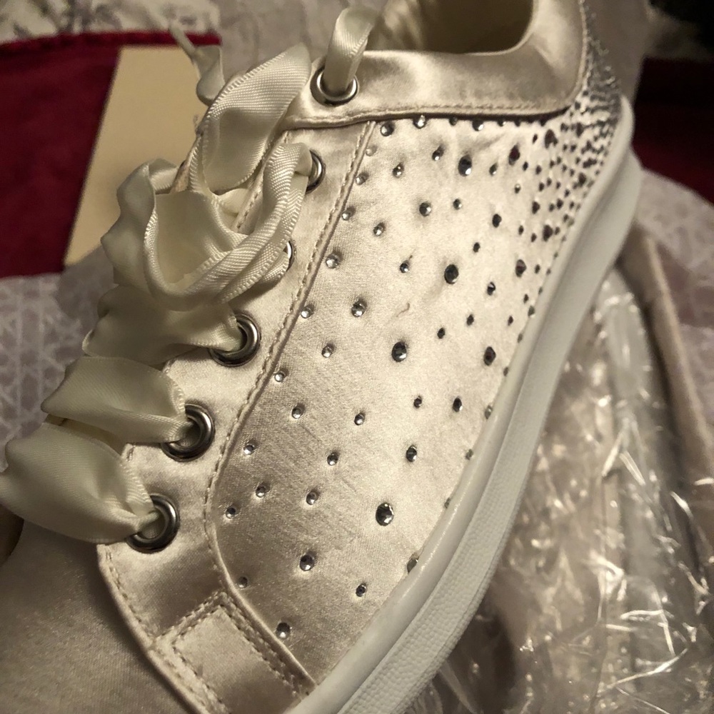 Jewel by Badgley Mishka wedding sneakers size 8